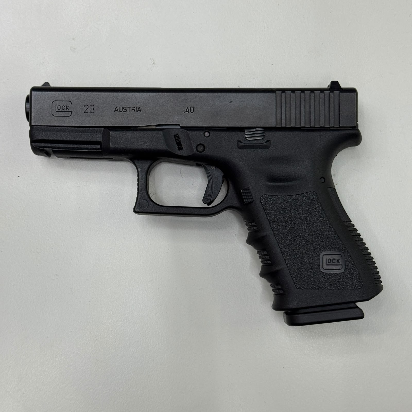 PISTOLA GLOCK 23 GEN 3 CAL .40 4X13RD + 1X22RD ID 184 - vista 1