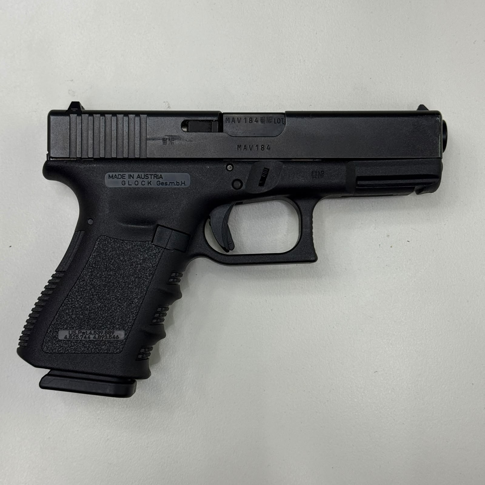 PISTOLA GLOCK 23 GEN 3 CAL .40 4X13RD + 1X22RD ID 184 - vista 2